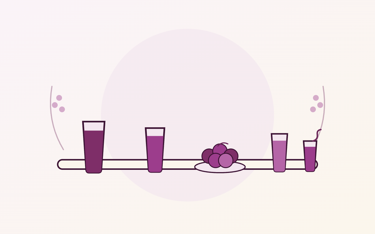 Ilustração de uma mesa com copos de suco de uva de tamanhos diferentes e um cacho de uvas